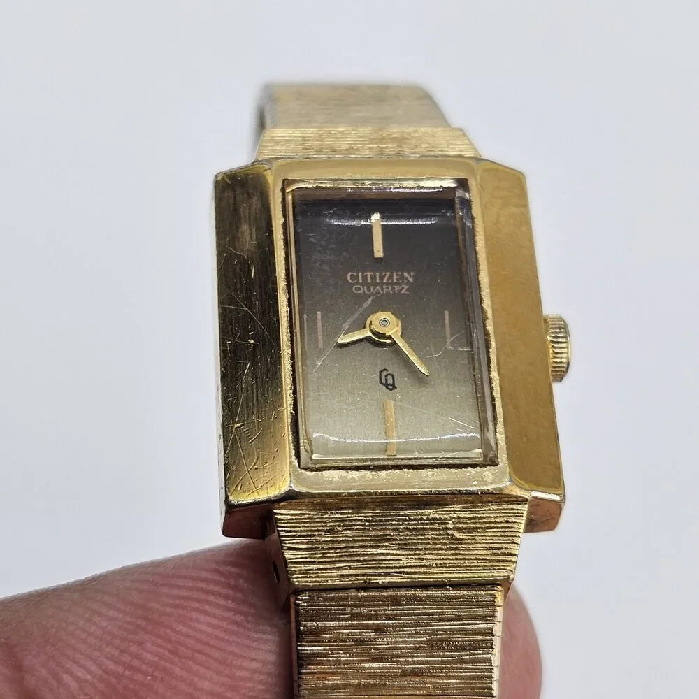 VTG Citizen Women's‎ Watch 16MM Black Gold Dial Gold Band 6